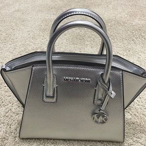 Michael Kors - Avril Crossbody Bag